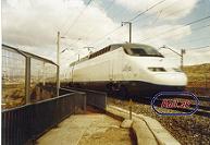 Sprava TGV AVE 100 . 07 prechdza cez madridsk tvr Villaverde Bajo ( Martin ROTTMANN - mj 1999)  (19)