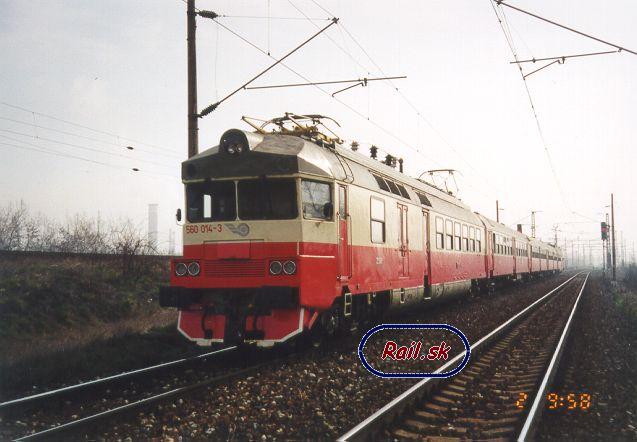 Elektrická motorová jednotka 560014-3 pri žst. Bratislava-Nové Mesto