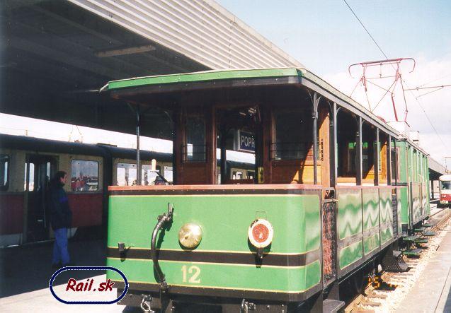 Muzeálny motorový vozeň Tatranských elektrických železníc (TEŽ) TEVD 22, zostrojený v Maďarsku s prípojným letným vozňom Clm/u 307, neskôr Blm/u 785