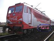 Rušeň 362 015-0 Loco ( v júni 2005 bol farebný zovňajšok radikálne zmenený na fyremný design spoločnosti Coca-Cola; 6 -> 155 kB )