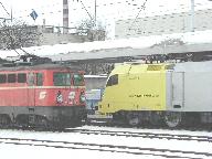 Rue 1142 566-7 BB na 6. koaji, (vpravo) rue 1116 702-0 v ele mimoriadneho rchliku (Poprad-Tatry - ) Bratislava-Nov Mesto - Nrnberg Hbf na 8. koaji, st. Bratislava-Petralka  (trs702i)