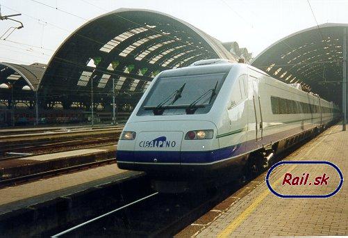 ETR 470 Cisalpino odchádza zo žst. Milano Centrale ( február 1999 )