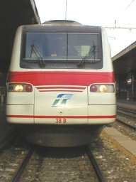 Spravy ETR 480 . 38 (vavo) a ETR 450 . 14 (vpravo)