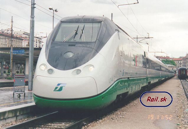 11-vozňový ETR 500 P/ES 33736 v žst. Trieste Centrale