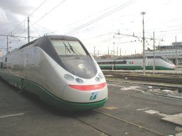 2 súpravy ETR 500 P (vľavo č. 45) v žst. Roma Termini